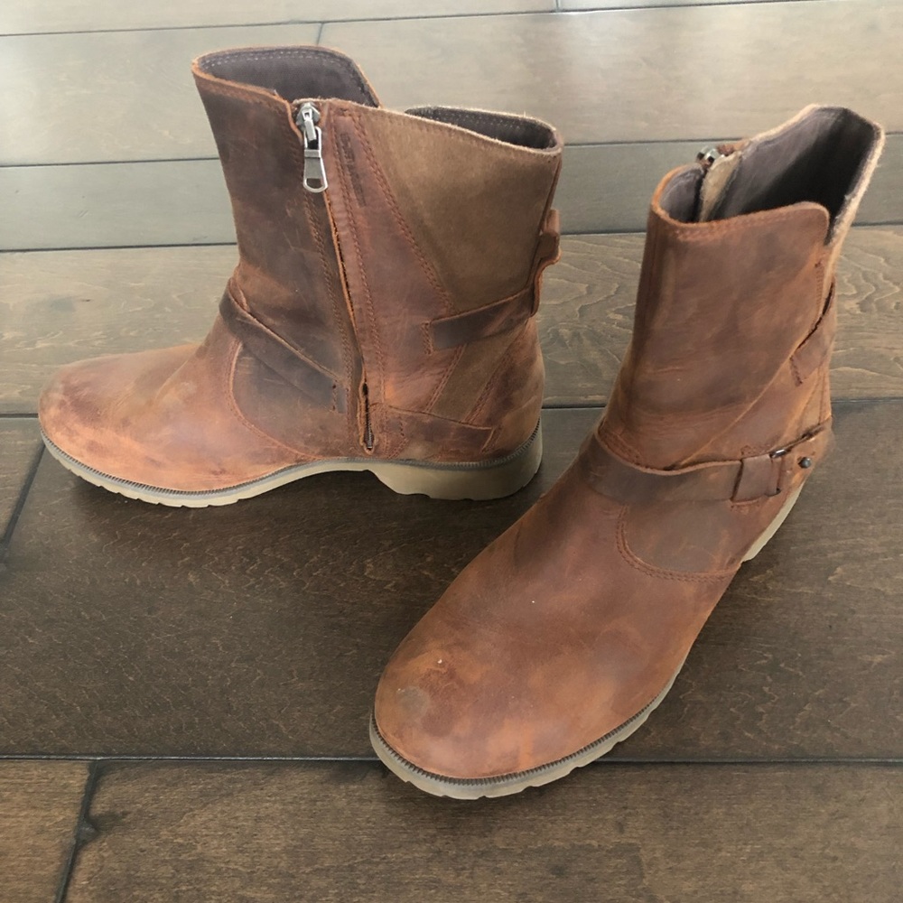 TEVA Women’s Leather Waterproof Boots